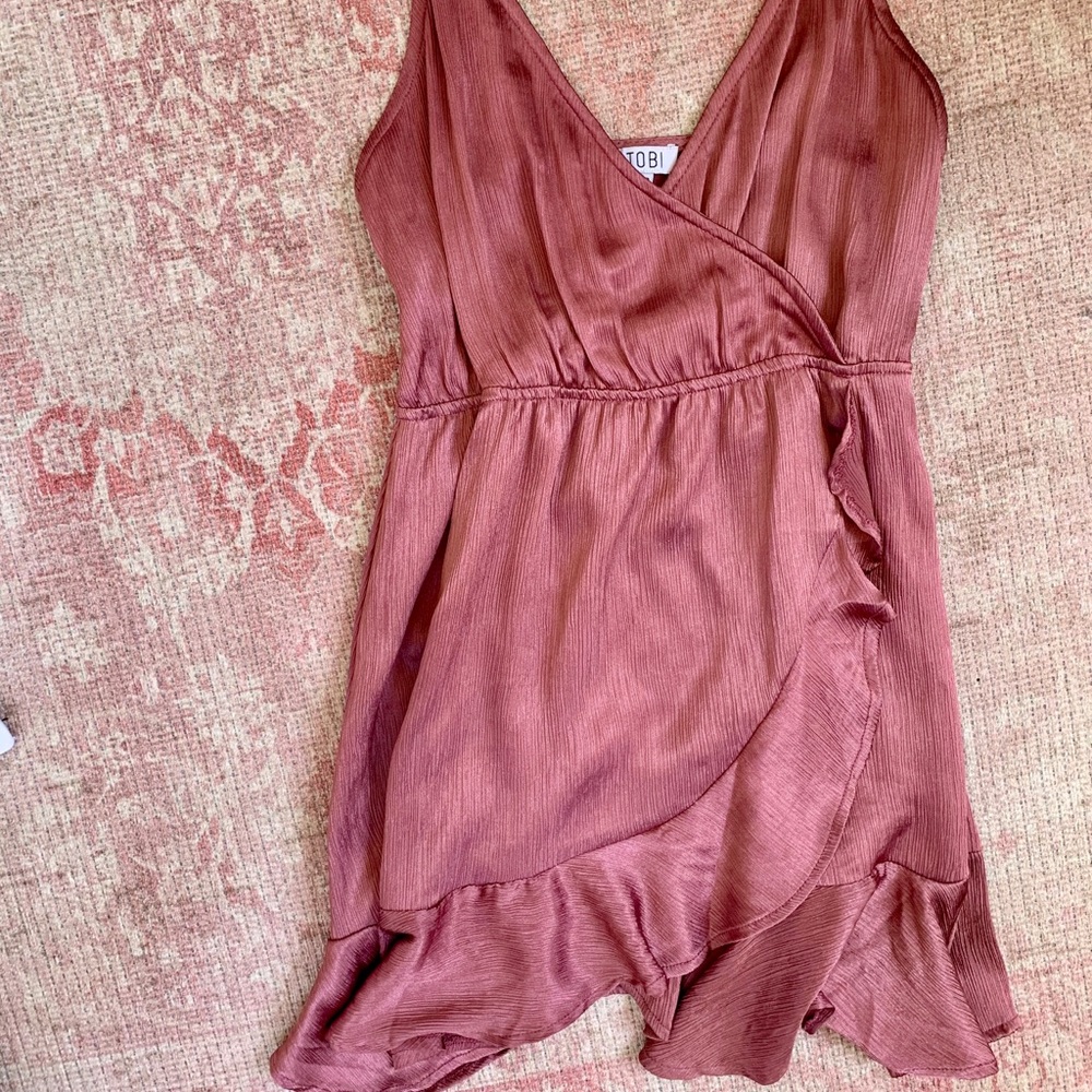Cute flowy pink Tobi dress